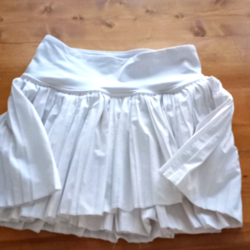 Girls so 14 Ivivva white skort